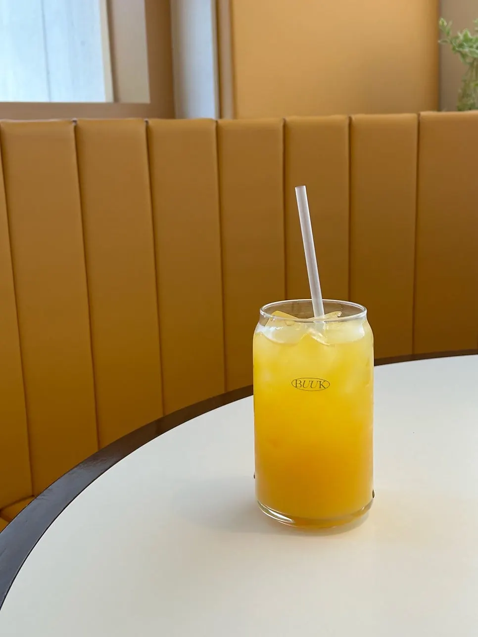 세트 음료로 선택한 싱글 오렌지 주스