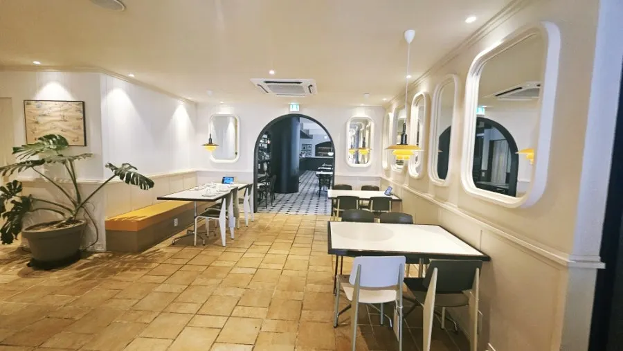 European-style dining hall at Bueokgan Haeundae Branch