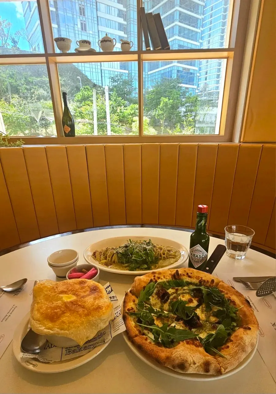 Table at Bueokgan Haeundae Branch with plates emptying out