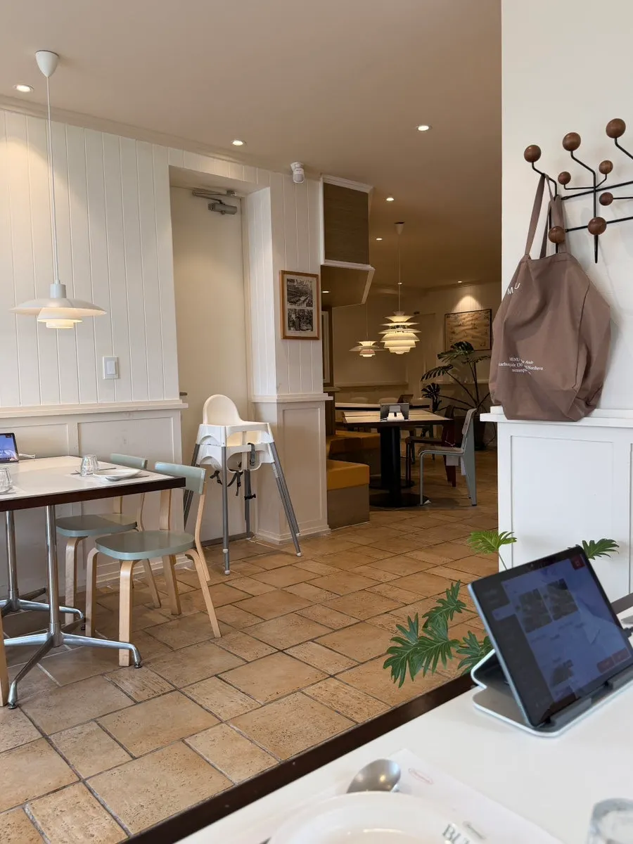 Window seating at Bueokgan Haeundae Branch