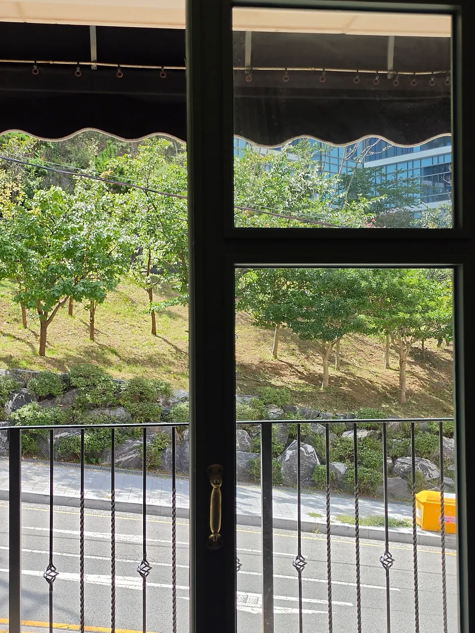 Entrance to the second-floor restaurant at Bueokgan
