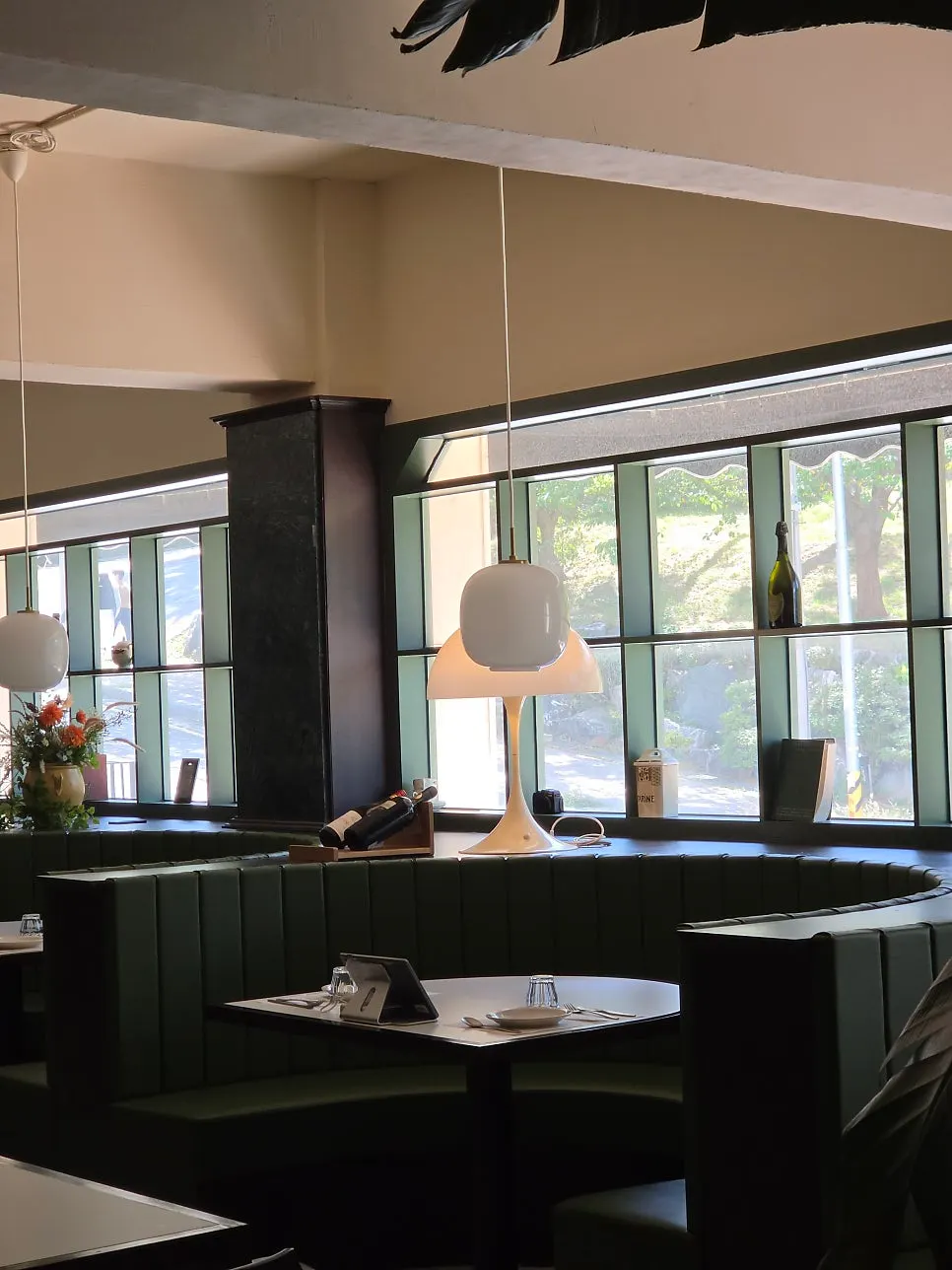 Bueokgan's signature half-moon table seating