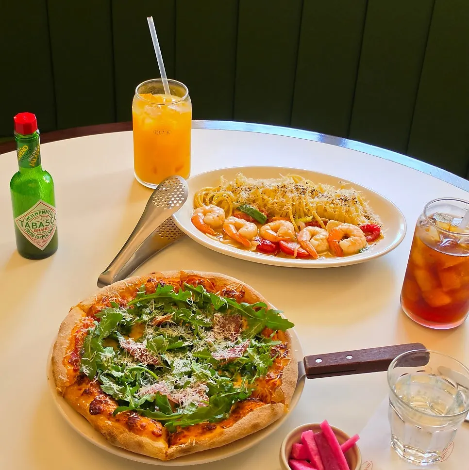 Full brunch spread with pizza added