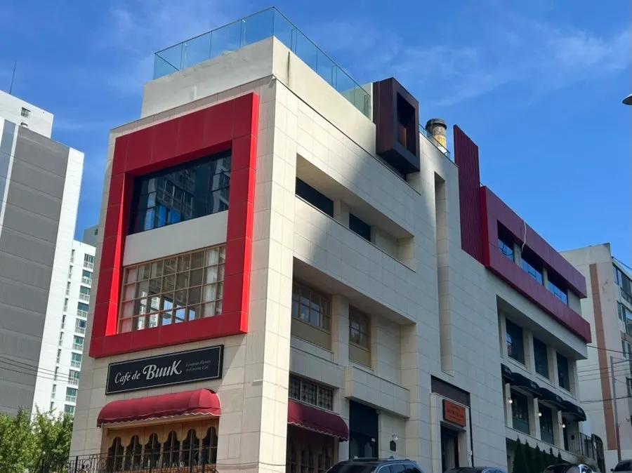 Exterior of the Bueokgan Haeundae Branch building on the uphill road of Dalmaji-gil