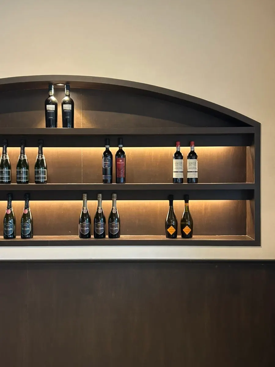 Interior view of Bueokgan Haeundae Branch with a classic hotel concept