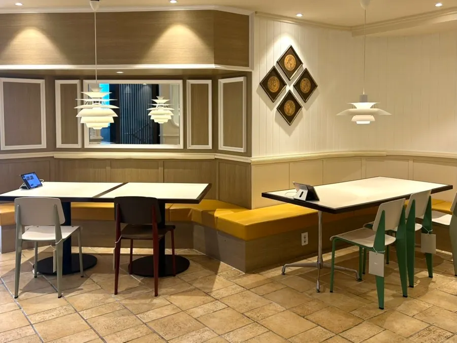 Interior of Bueokgan Haeundae Branch with a classic British hotel feel