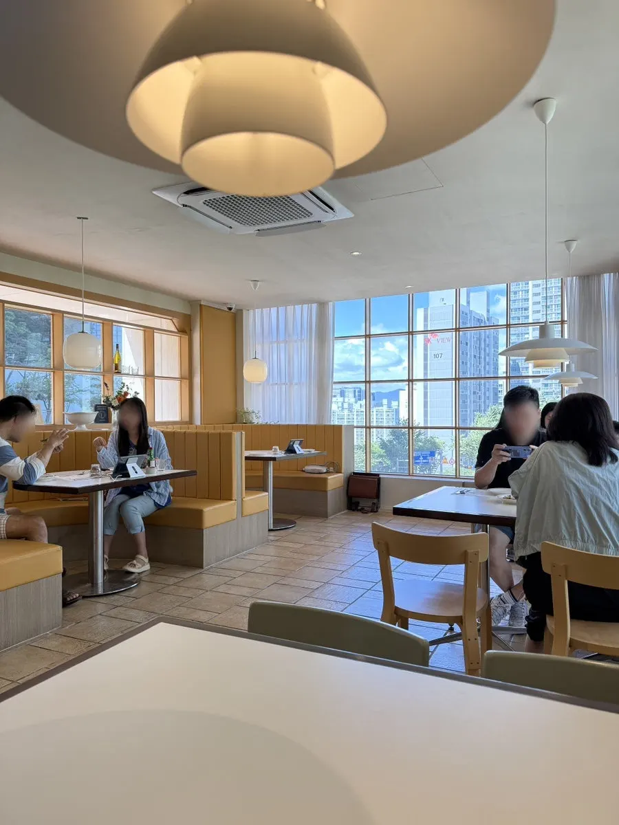 Entrance to the 2nd-floor dining room at Bueokgan Haeundae Branch