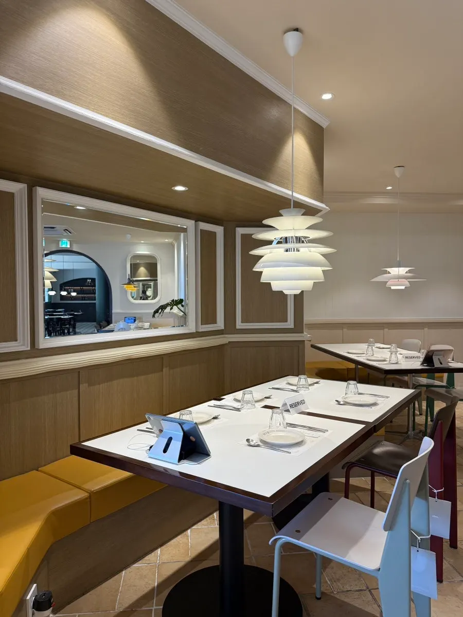 The bright hall at Bueokgan Haeundae Branch