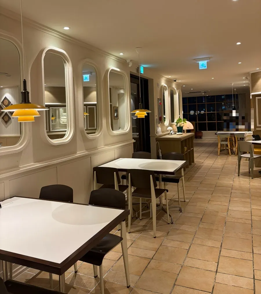 Table setting at Bueokgan Haeundae Branch