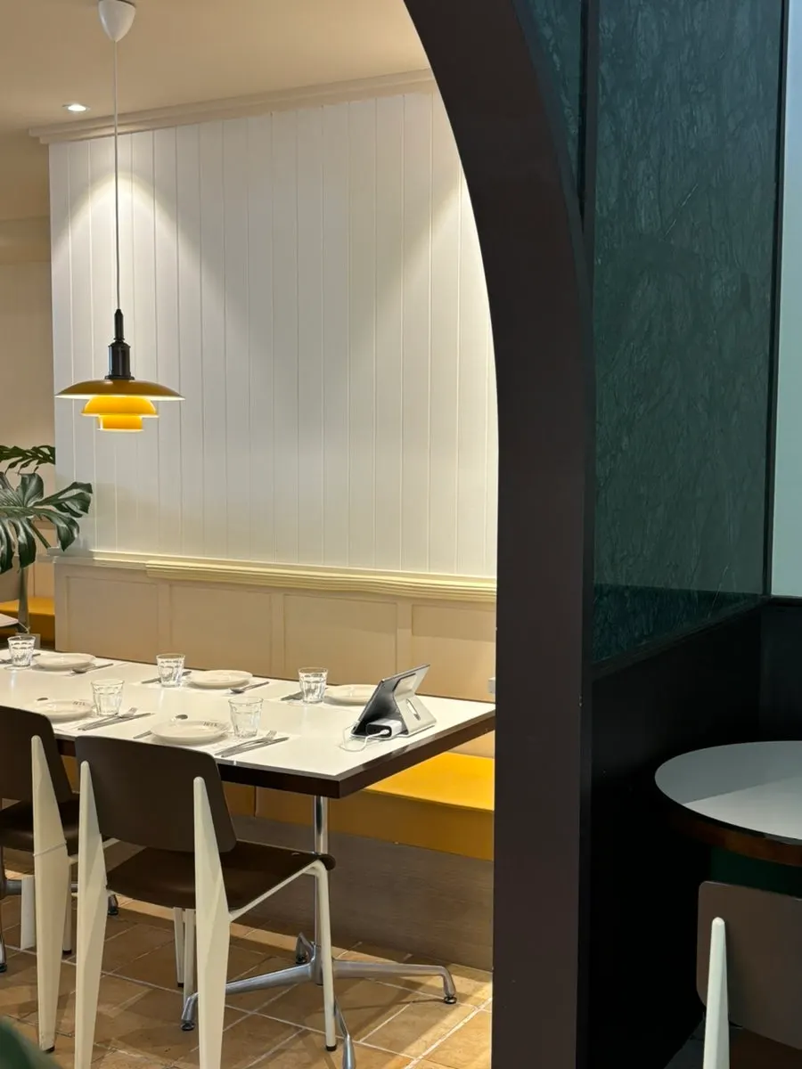 The fully booked inner seating at Bueokgan Haeundae Branch