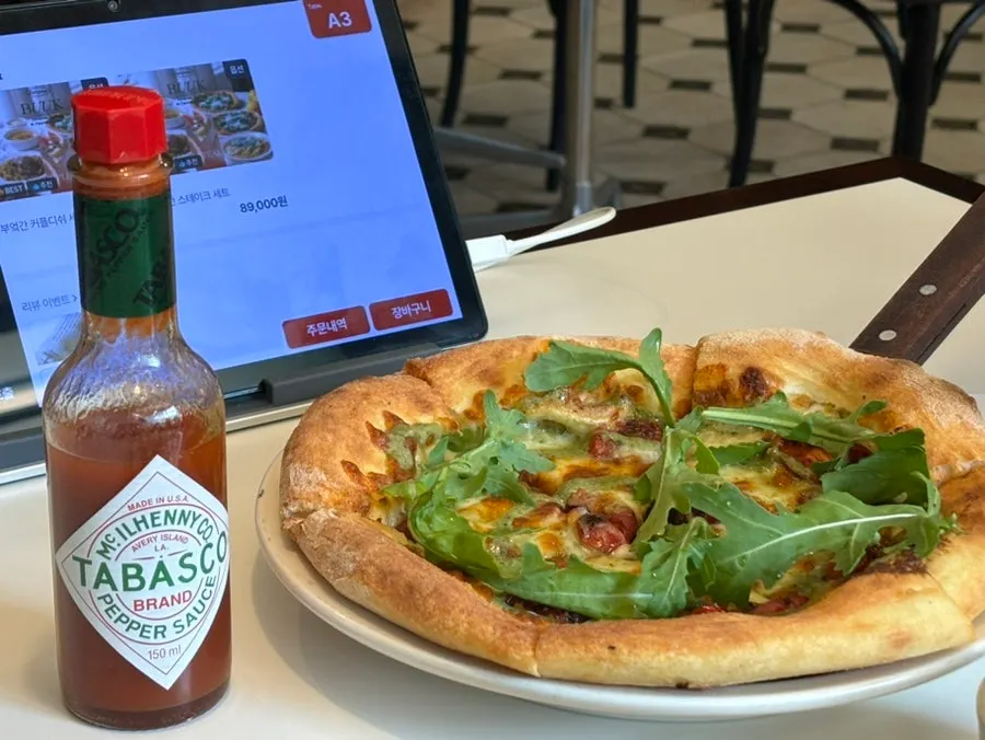 Basil margherita pizza cut into 6 slices
