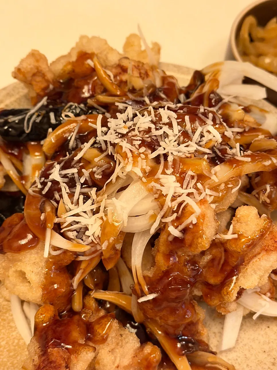 Sweet and sour pork plate with black vinegar sauce