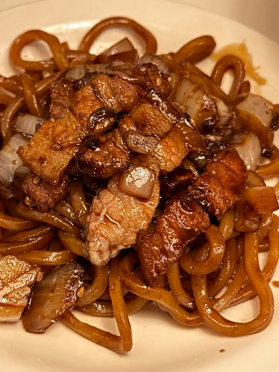 Noodles and jjajang sauce of the egg-poached pork belly jjajangmyeon