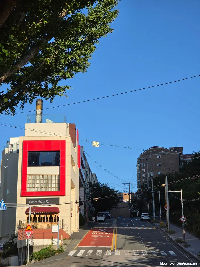 Exterior of Bueokgan Chinese Haeundae Branch at the start of Dalmaji-gil