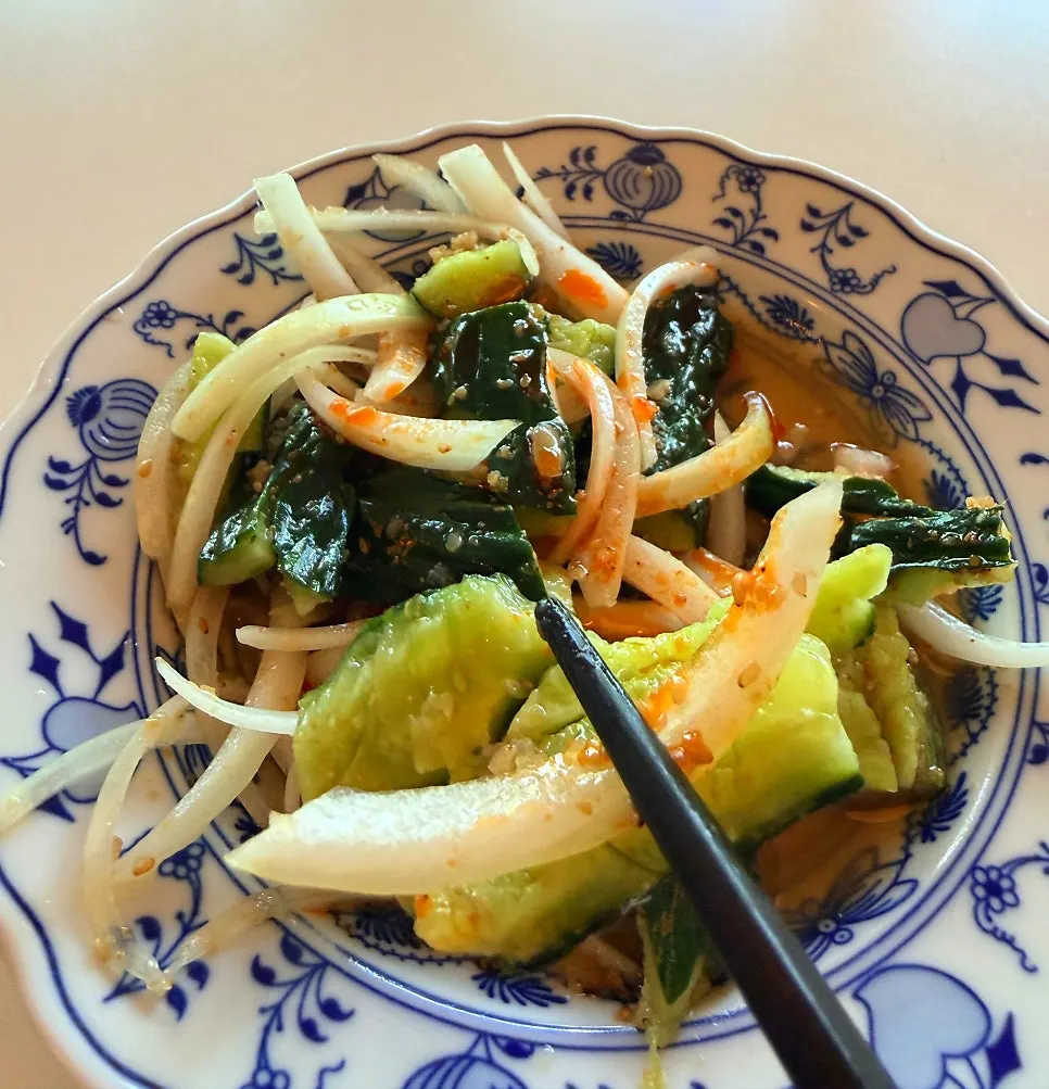 Paihuanggua, a smashed cucumber side dish