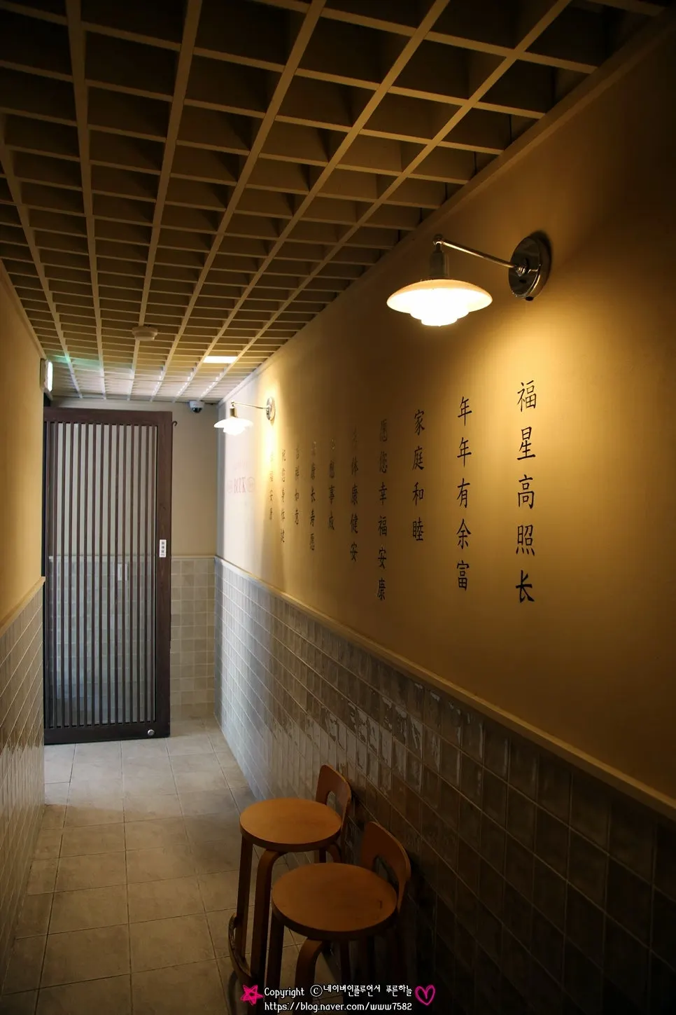 View around the entrance of Bueokgan Chinese Haeundae Branch