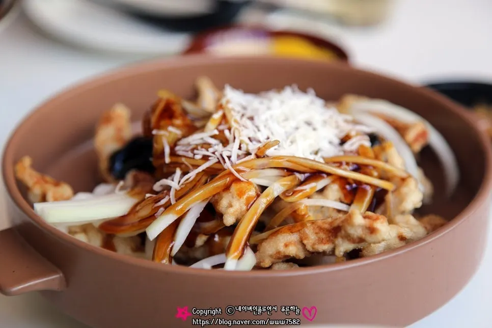 Bowl of jjamppong topped with beef brisket