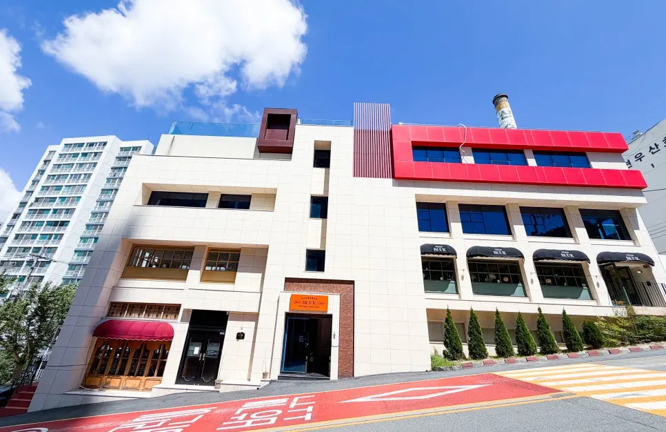Bueokgan Chinese Haeundae Branch building on the Dalmaji uphill road