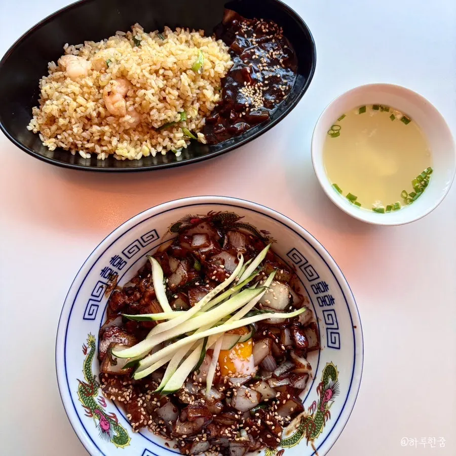 Table setting of Bueokgan Chinese's poached-egg pork belly jjajang