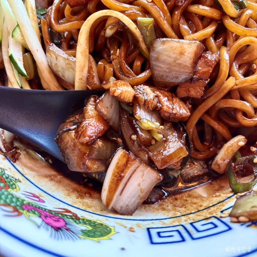 Poached-egg pork belly jjajang mixed into the sauce