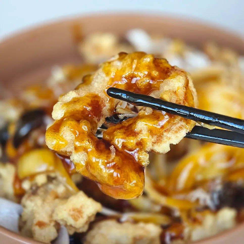 Tangsuyuk pork with a thin, crisp batter