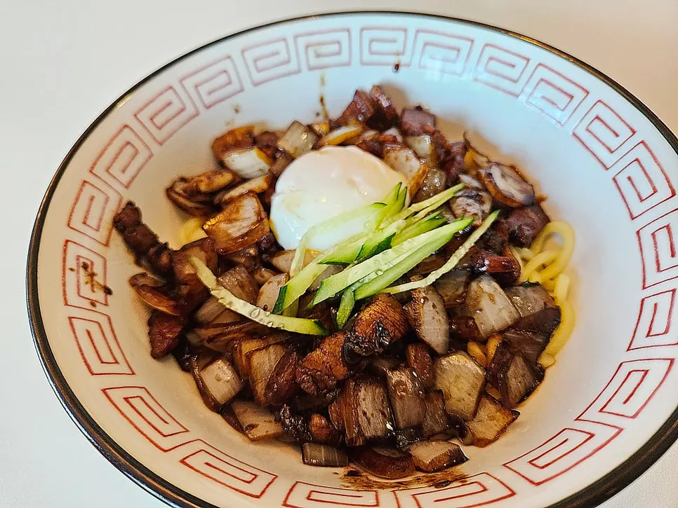 Poached-egg samgyeop jjajang table setting
