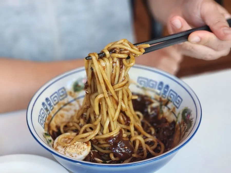 Close-up of Bueokgan jjajangmyeon before mixing