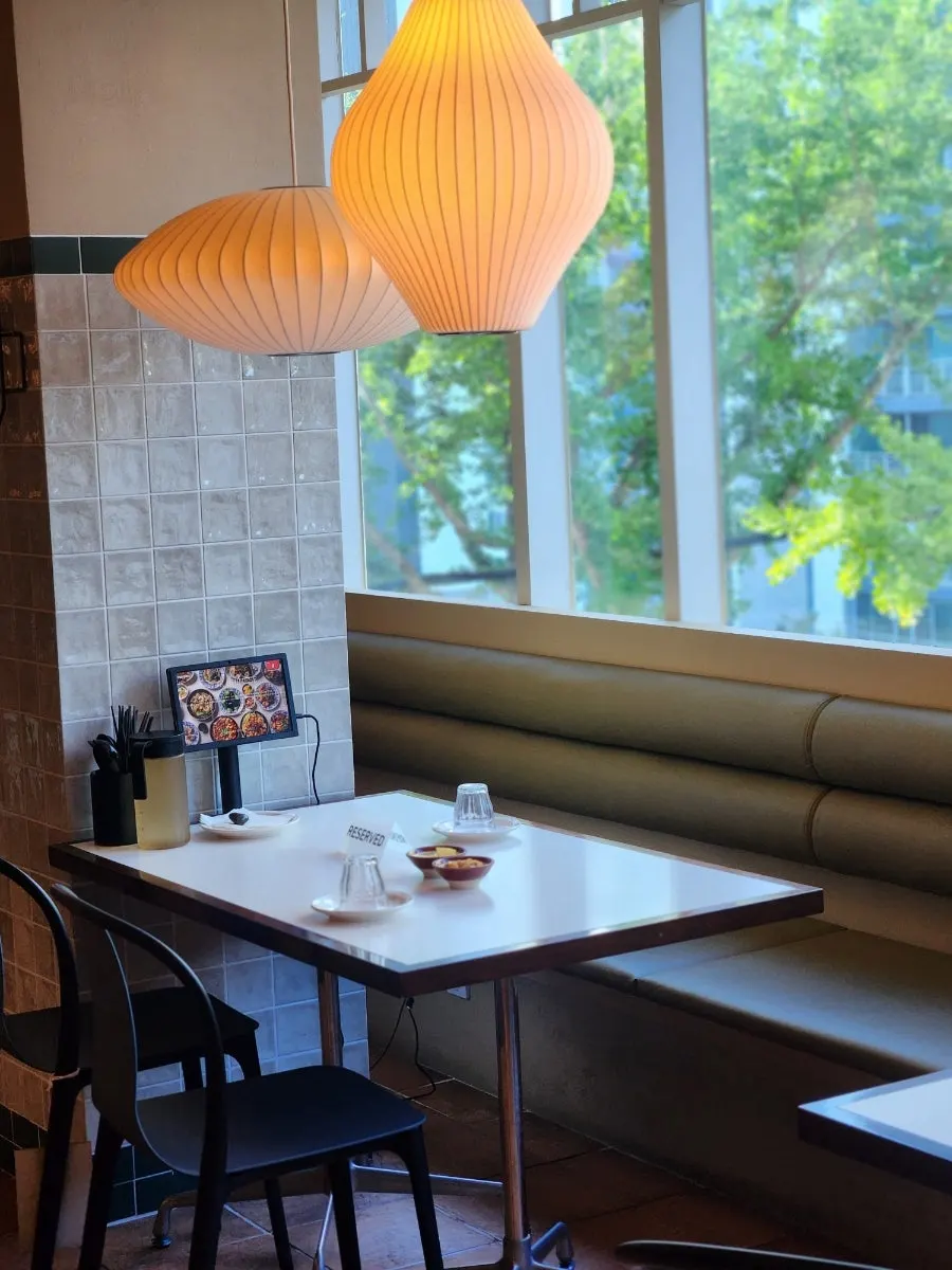 Interior of the well-arranged Chinese dining space