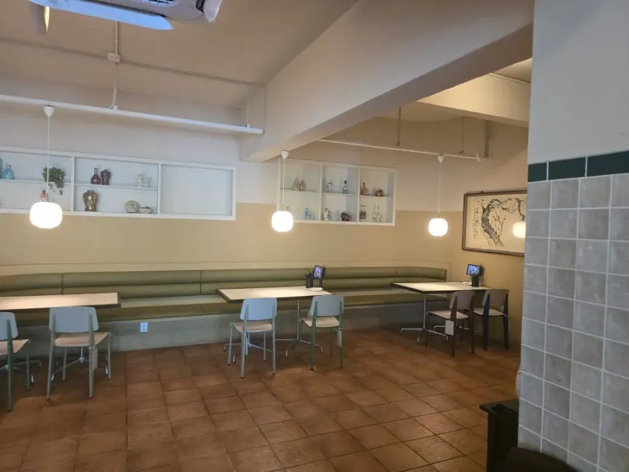 Table with clean interior design at Bueokgan Chinese