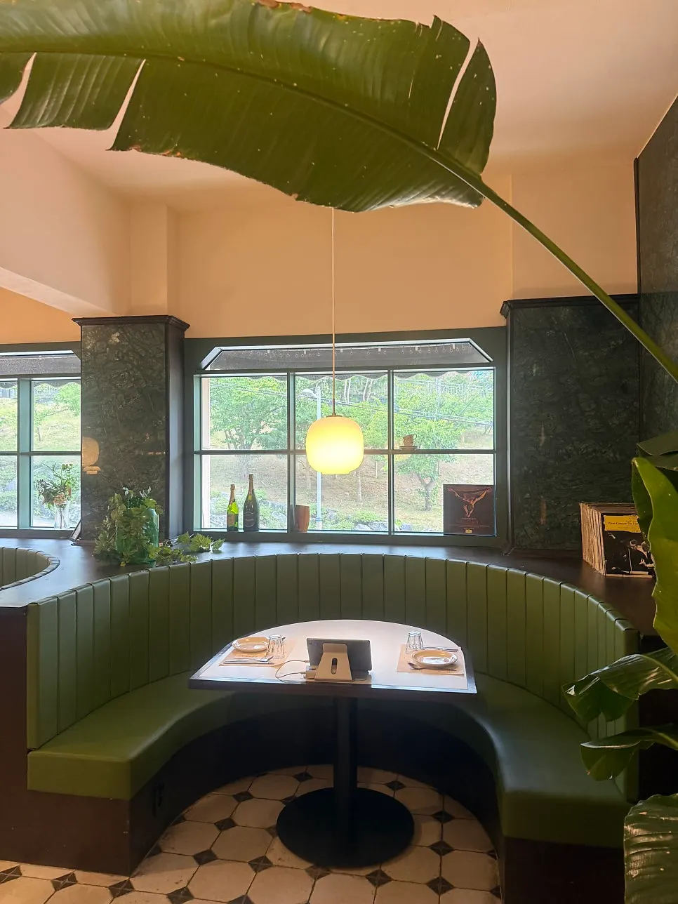 Upscale-atmosphere seating at Bueokgan Haeundae Branch