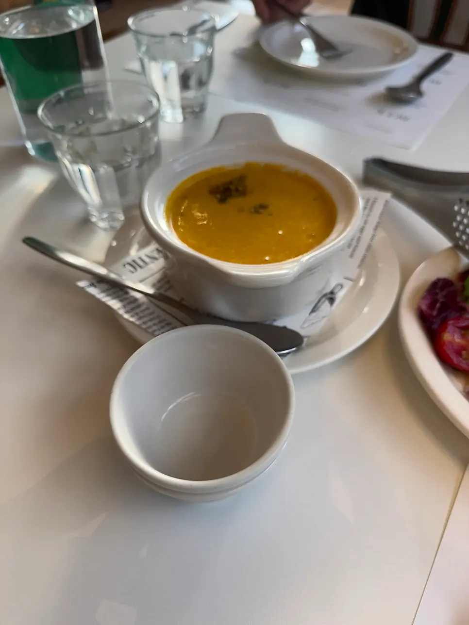 The Bueokgan couple's dish set spread