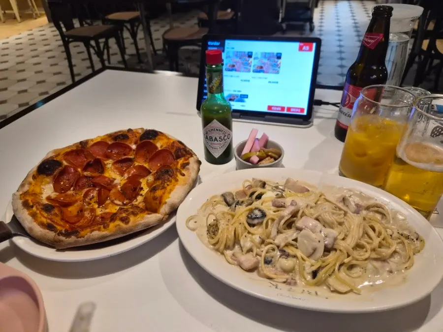 A child's plate portioned from the carbonara