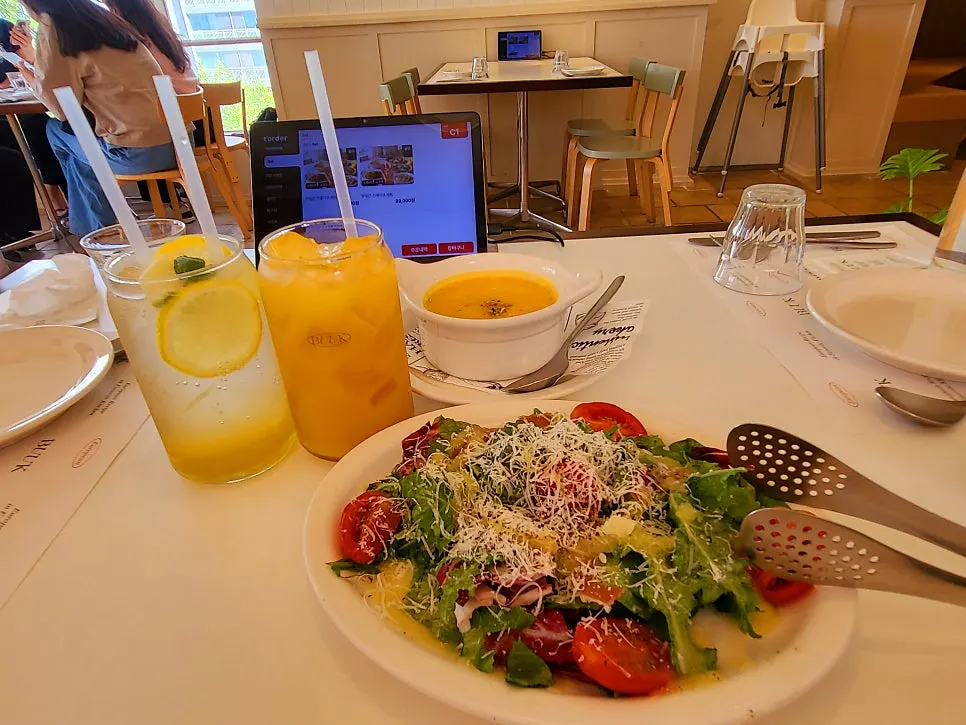 Garden salad topped with cheese and dressing