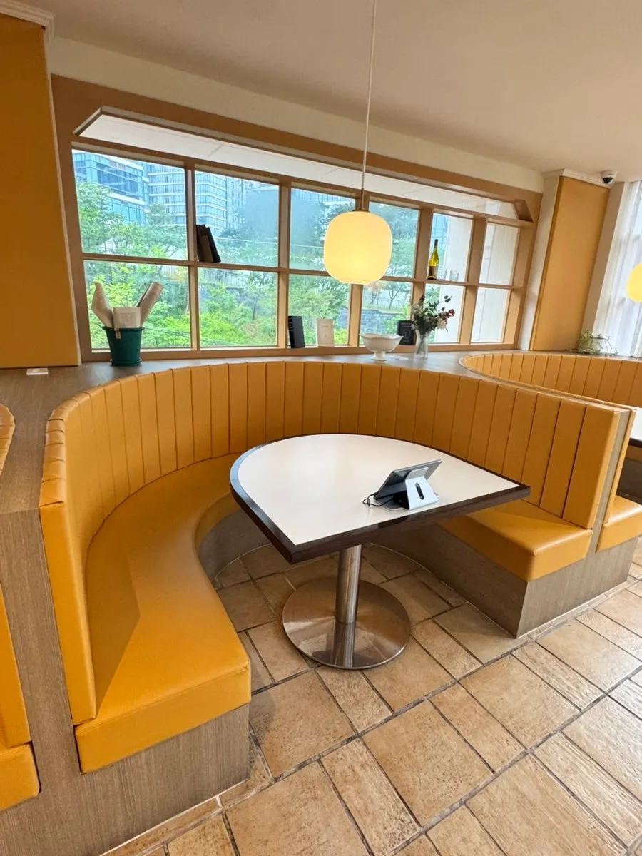 Spacious, tidy dining hall at Bueokgan Haeundae Branch
