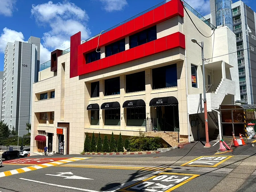 Entrance and signage at Bueokgan Haeundae Branch