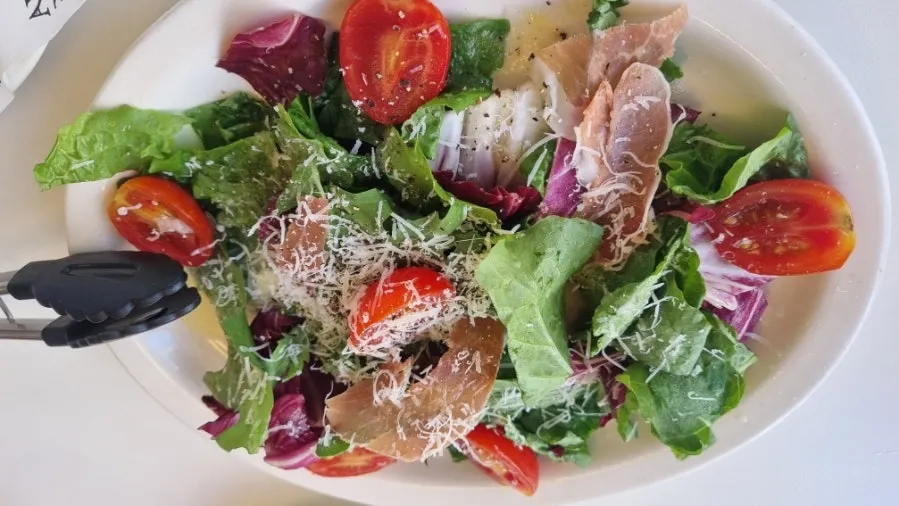 A plate of Bueokgan's garden salad