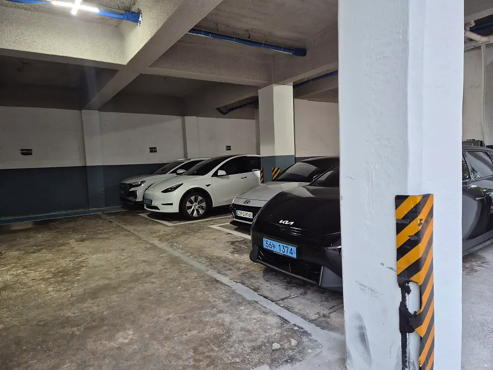 Parking space at Bueokgan Haeundae Branch building