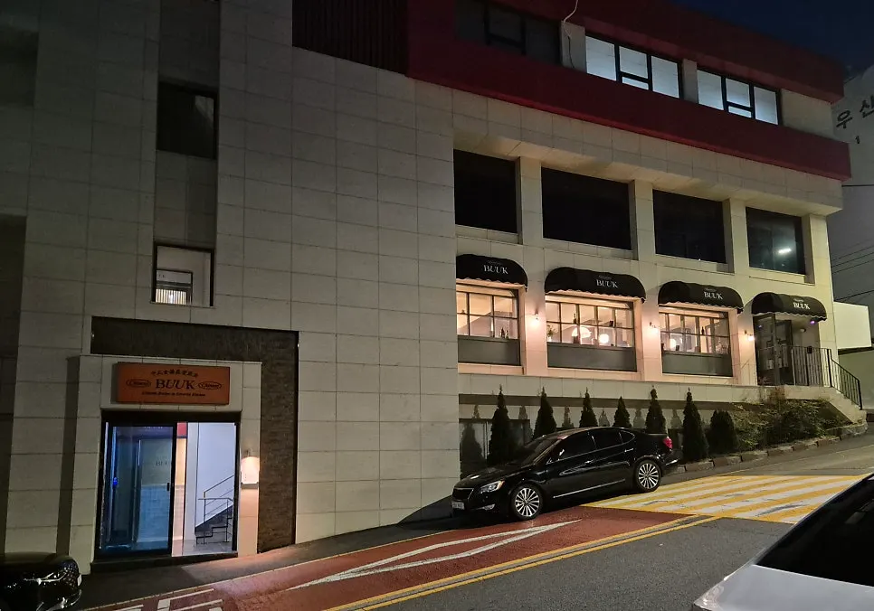 Exterior of Bueokgan Haeundae Branch seen from the front entrance