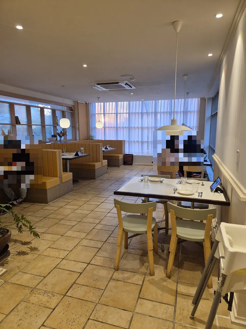 Bueokgan Haeundae Branch dining hall with a vintage classic hotel concept