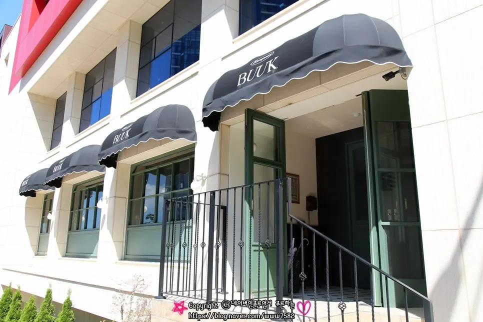 Modern exterior of Bueokgan Haeundae Branch