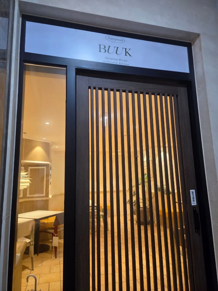 Entrance to the 2nd floor brunch space at Bueokgan Haeundae Branch