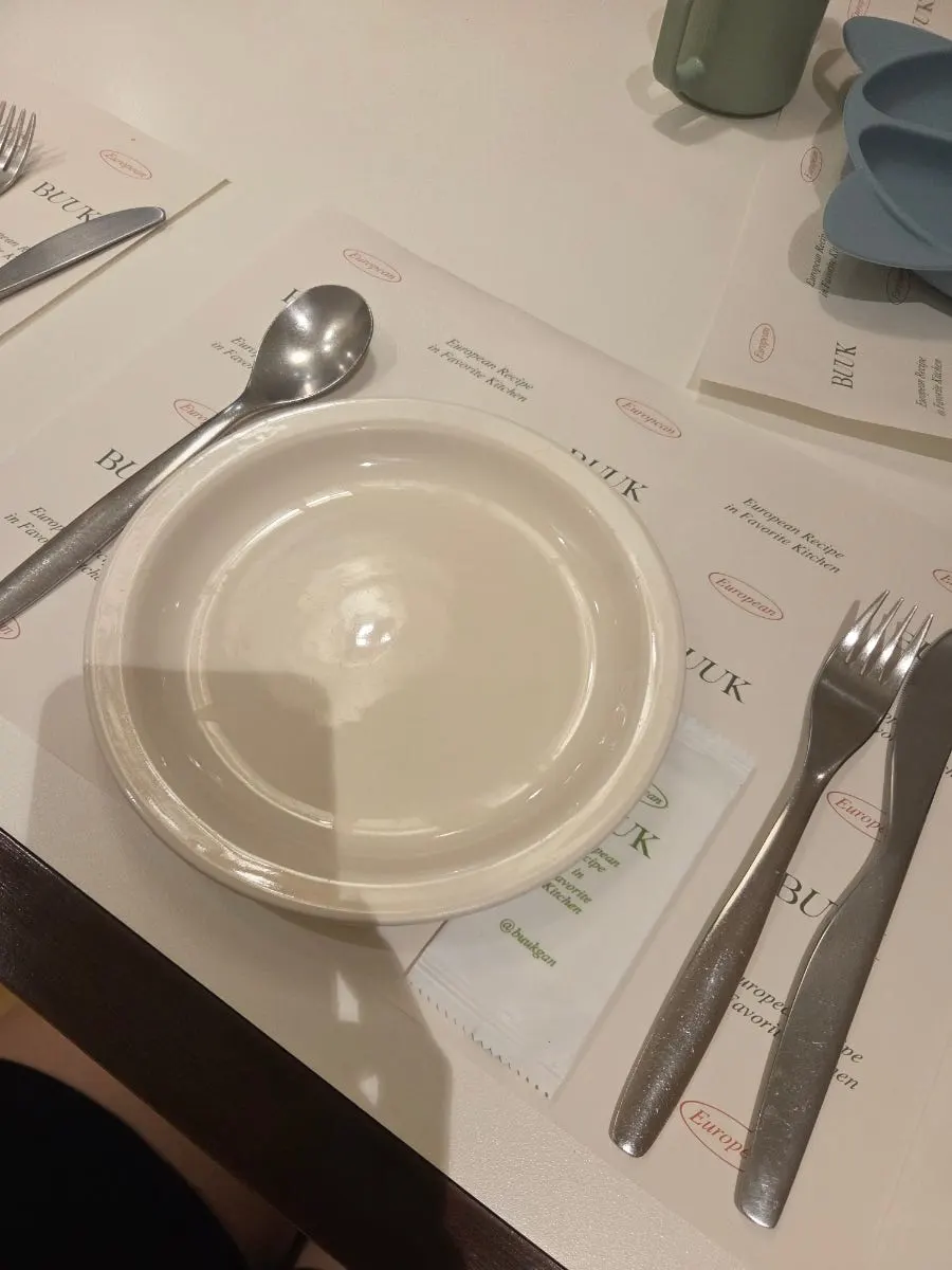 Table seating with a baby