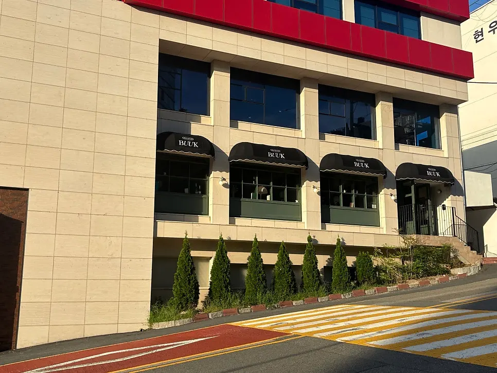 Exterior view near the entrance of the Western food space