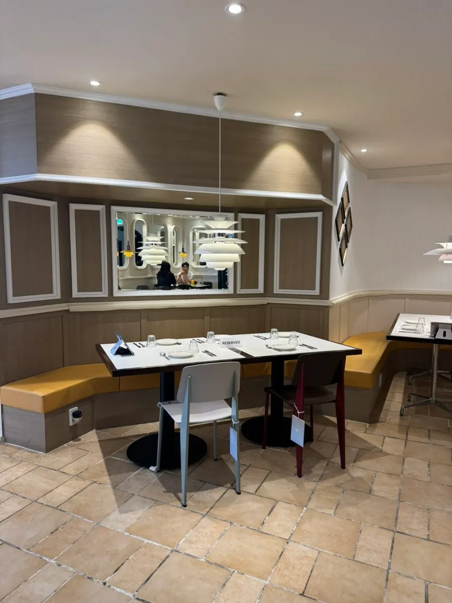 Generously spaced table seating