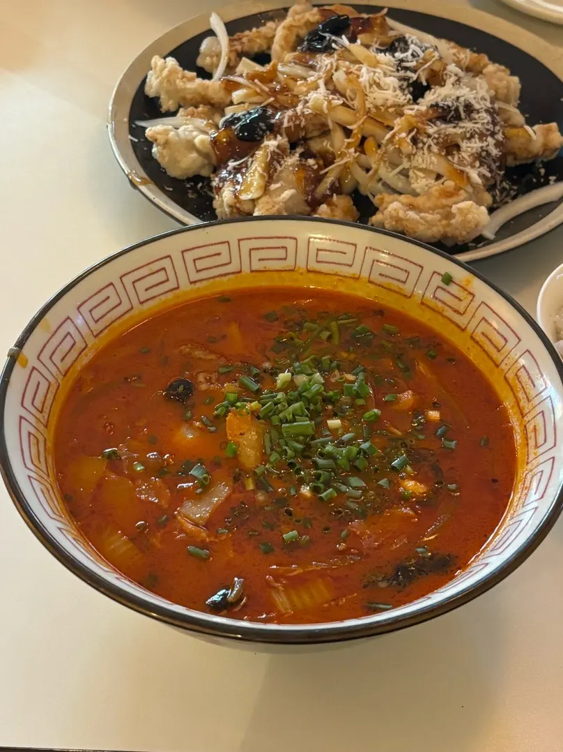 진한 국물의 우삼겹 짬뽕밥