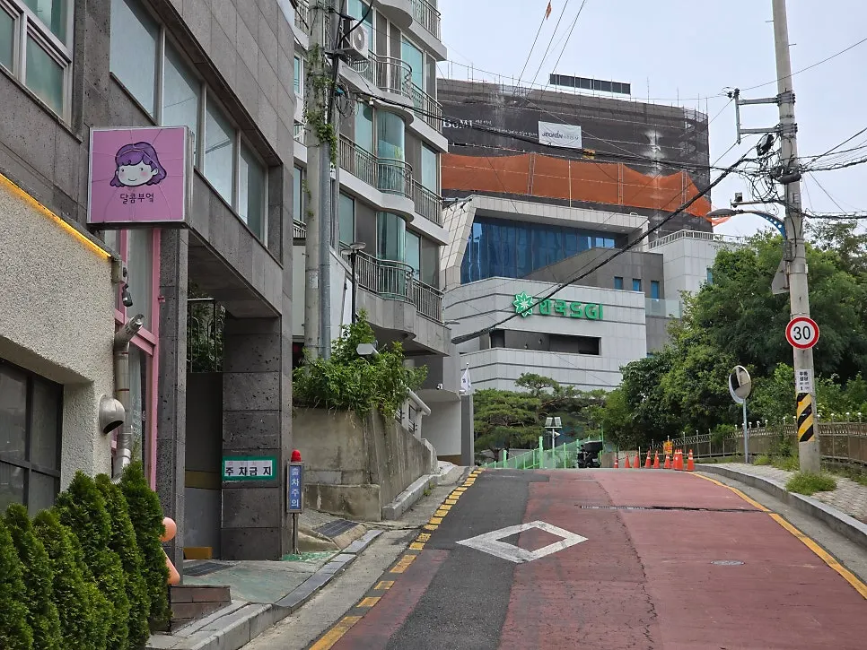 스미스씨네농장 건물 외부 모습