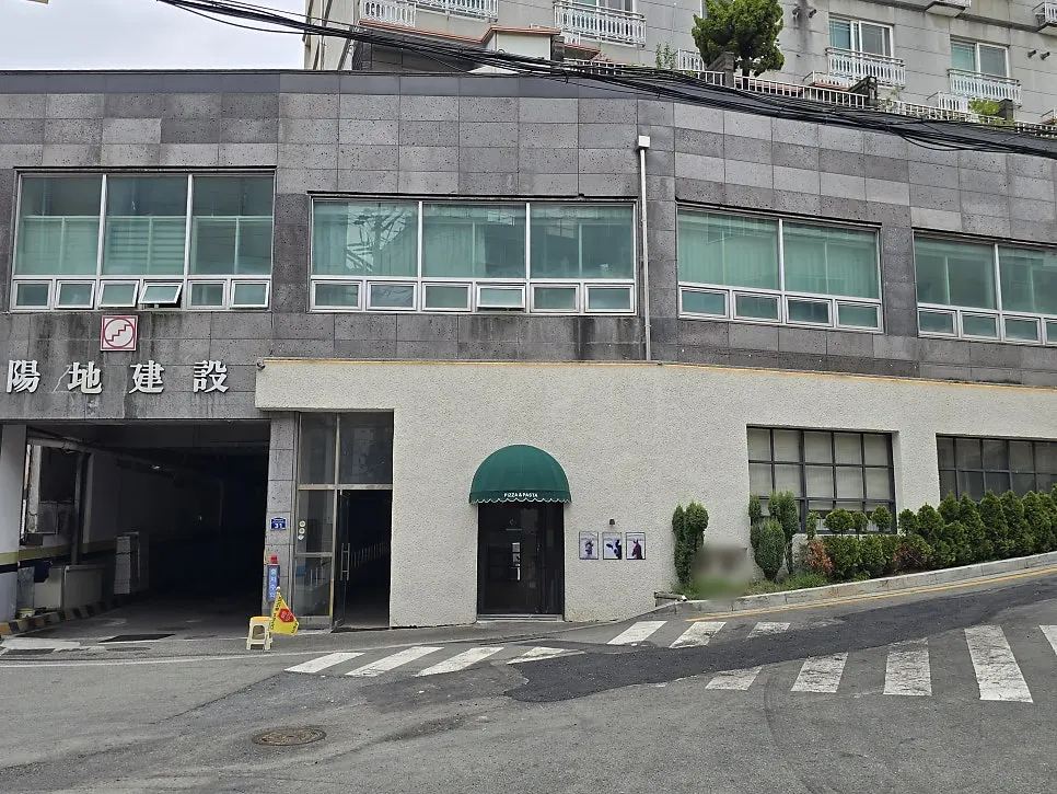 스미스씨네농장 매장 내부 주차 공간