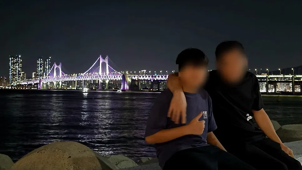 窓の外に広安大橋が見える席