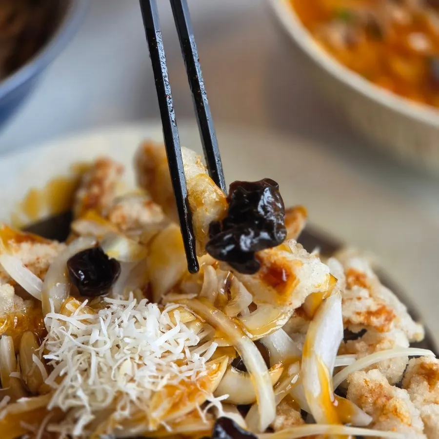 Bumeok-style tangsuyuk sauce topped with wood ear mushroom and onion