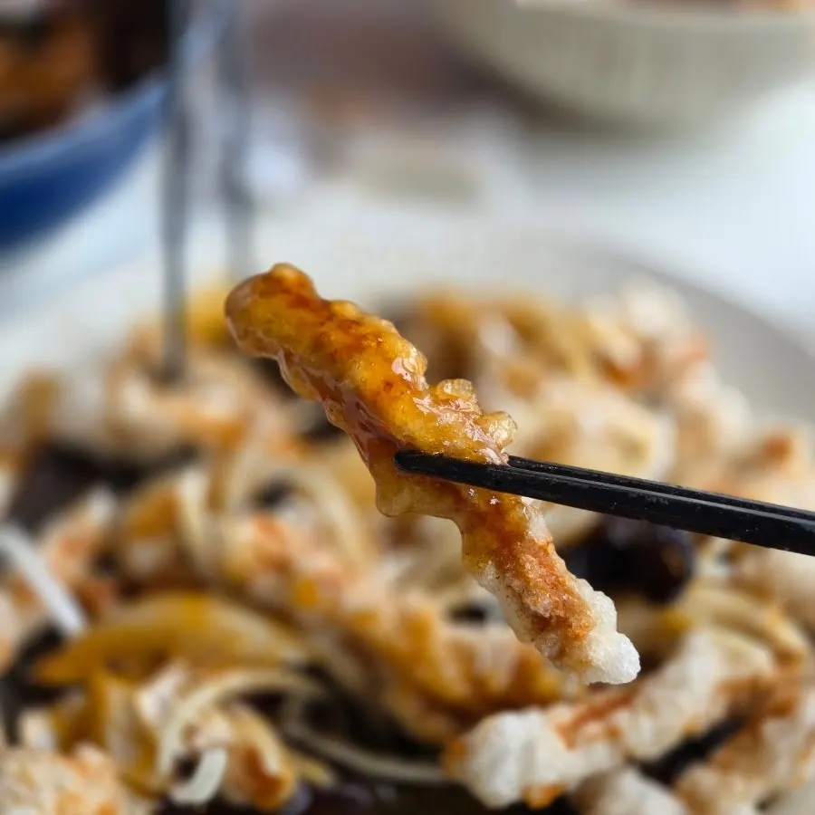 Cross-section of the thin-battered sirloin tangsuyuk